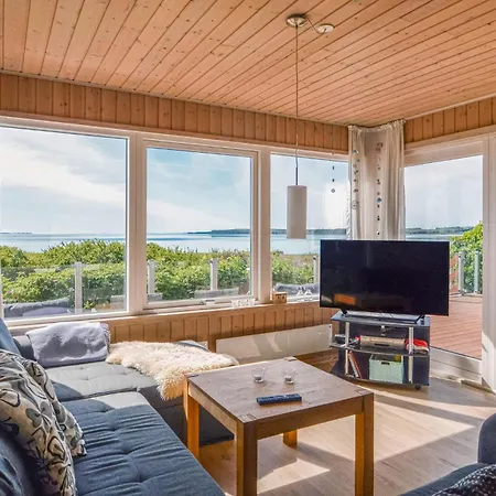 Two-bedroom In Bjert Nyaraló Bjert Strand